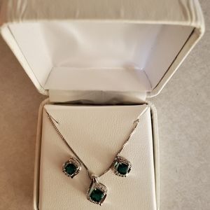Emerald earring and necklace set